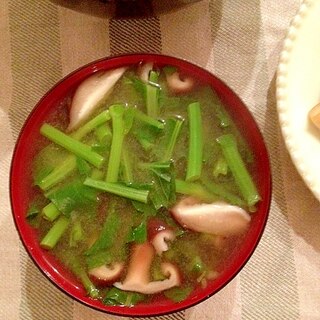 のらぼう菜と椎茸の味噌汁